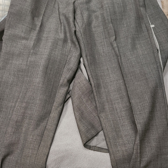 Hugo Boss 2 piece suit size 37 Reg - Picture 5 of 6